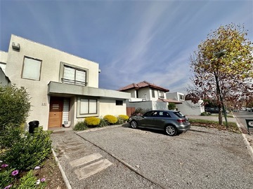 Arriendo Mensual / Casa / Colina