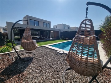 Arriendo Mensual / Casa / Colina