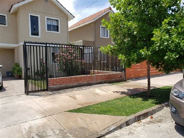 Arriendo Mensual / Casa / Colina