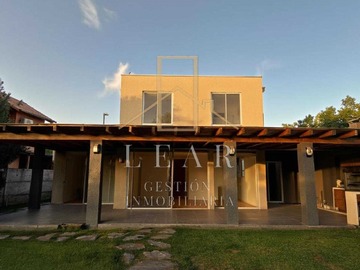 Arriendo Mensual / Casa / Colina