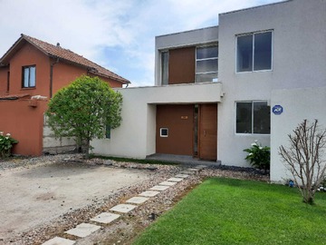 Arriendo Mensual / Casa / Colina