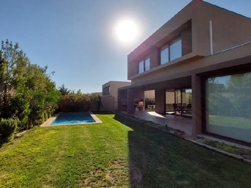 Arriendo Mensual / Casa / Colina