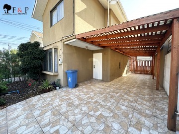 Arriendo Mensual / Casa / Colina