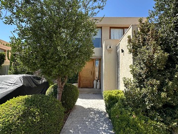Arriendo Mensual / Casa / Colina