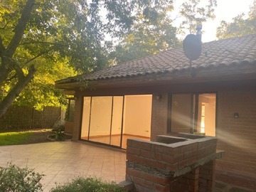 Arriendo Mensual / Casa / Colina