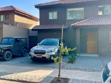 Arriendo Mensual / Casa / Colina