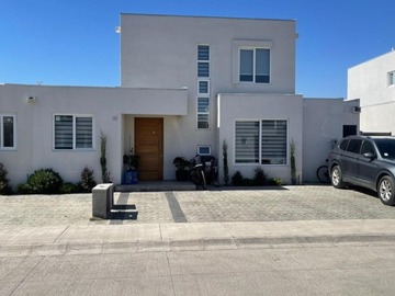 Arriendo Mensual / Casa / Colina