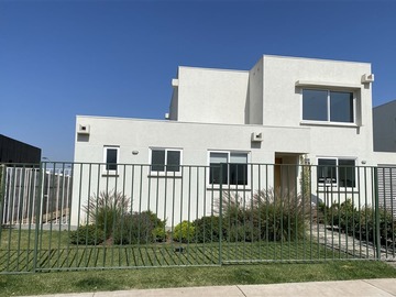 Arriendo Mensual / Casa / Colina