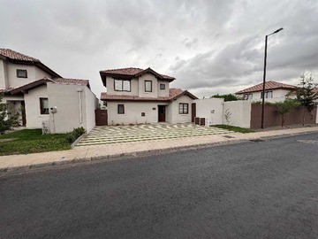Arriendo Mensual / Casa / Colina