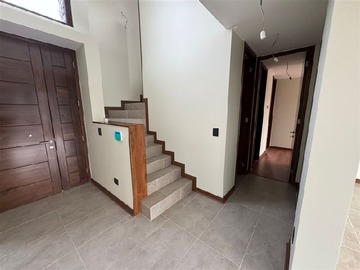 Arriendo Mensual / Casa / Colina