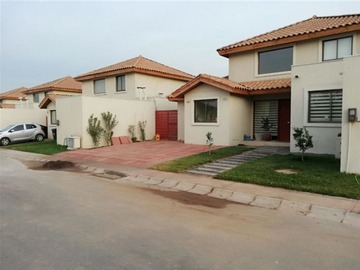 Arriendo Mensual / Casa / Colina