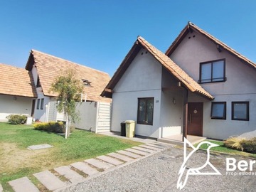 Arriendo Mensual / Casa / Colina