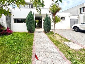 Arriendo Mensual / Casa / Colina
