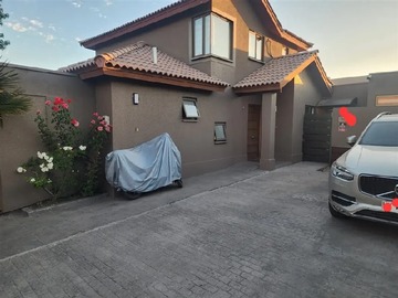 Arriendo Mensual / Casa / Colina