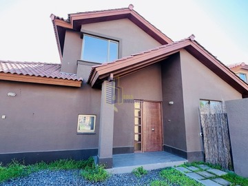 Arriendo Mensual / Casa / Colina