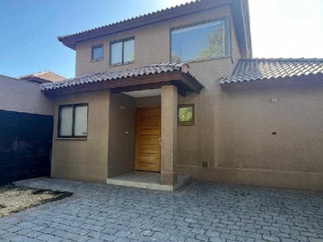 Arriendo Mensual / Casa / Colina