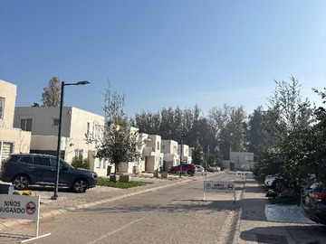 Arriendo Mensual / Casa / Colina