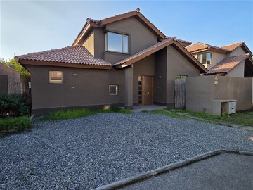 Arriendo Mensual / Casa / Colina