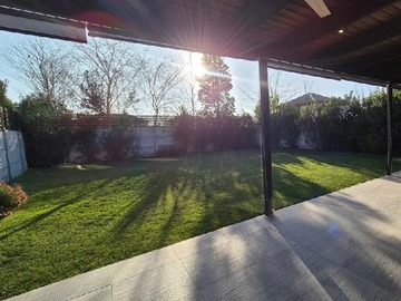 Arriendo Mensual / Casa / Colina