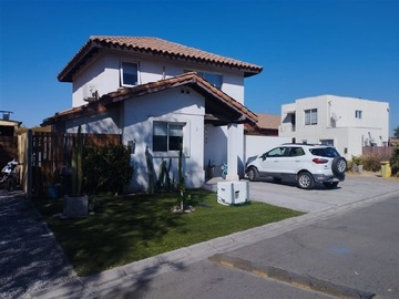 Arriendo Mensual / Casa / Colina