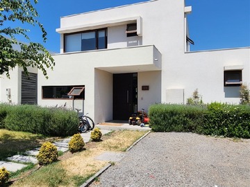 Arriendo Mensual / Casa / Colina