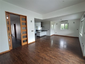 Arriendo Mensual / Casa / Colina