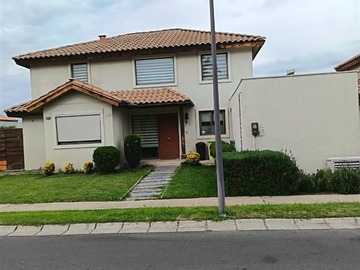 Arriendo Mensual / Casa / Colina