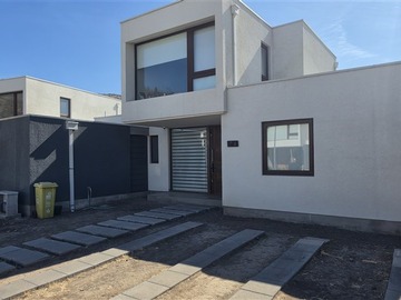 Arriendo Mensual / Casa / Colina