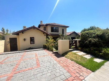 Arriendo Mensual / Casa / Colina