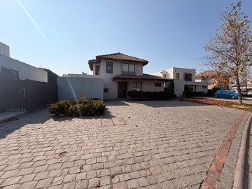 Arriendo Mensual / Casa / Colina