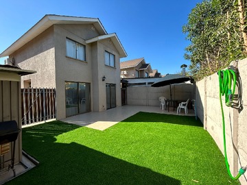 Arriendo Mensual / Casa / Colina