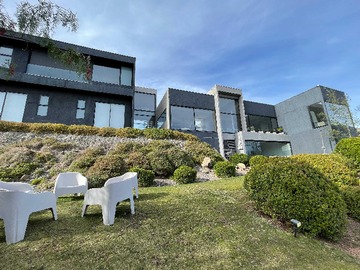 Arriendo Mensual / Casa / Colina