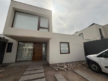 Arriendo Mensual / Casa / Colina