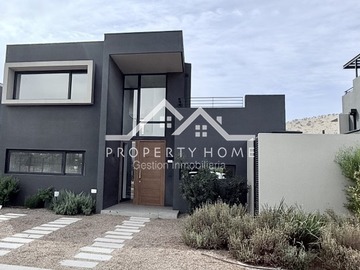 Arriendo Mensual / Casa / Colina