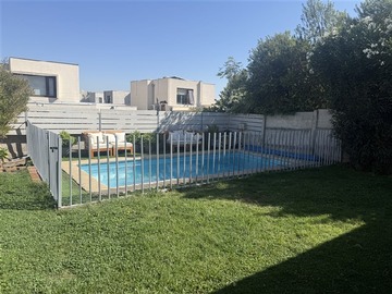 Arriendo Mensual / Casa / Colina