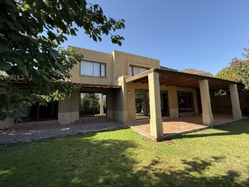 Arriendo Mensual / Casa / Colina