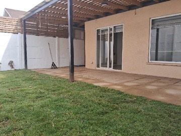 Arriendo Mensual / Casa / Colina