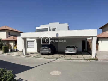 Arriendo Mensual / Casa / Colina