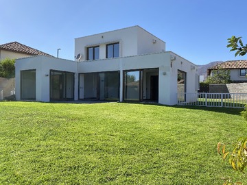 Arriendo Mensual / Casa / Colina