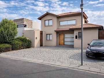 Arriendo Mensual / Casa / Colina