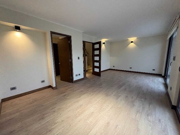 Arriendo Mensual / Casa / Colina