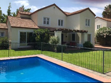 Arriendo Mensual / Casa / Colina