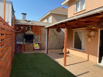 Arriendo Mensual / Casa / Colina
