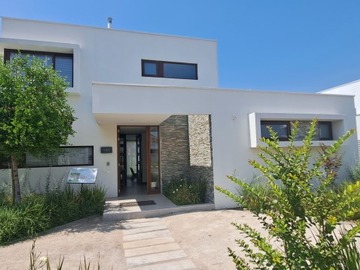 Arriendo Mensual / Casa / Colina