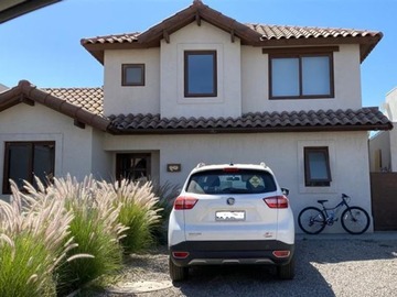 Arriendo Mensual / Casa / Colina