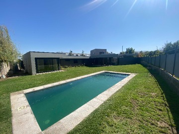 Arriendo Mensual / Casa / Colina