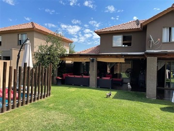 Arriendo Mensual / Casa / Colina