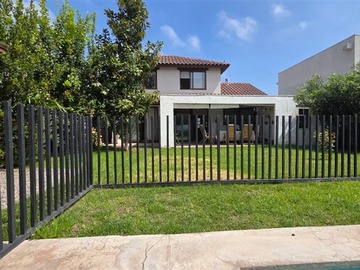 Arriendo Mensual / Casa / Colina