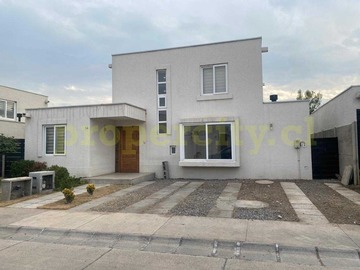 Arriendo Mensual / Casa / Colina