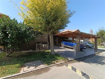 Arriendo Mensual / Casa / Colina